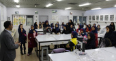 بازدید دانش آموزان دختر دبستان امام حسین (ع) از آزمایشگاه های گروه زمین شناسی