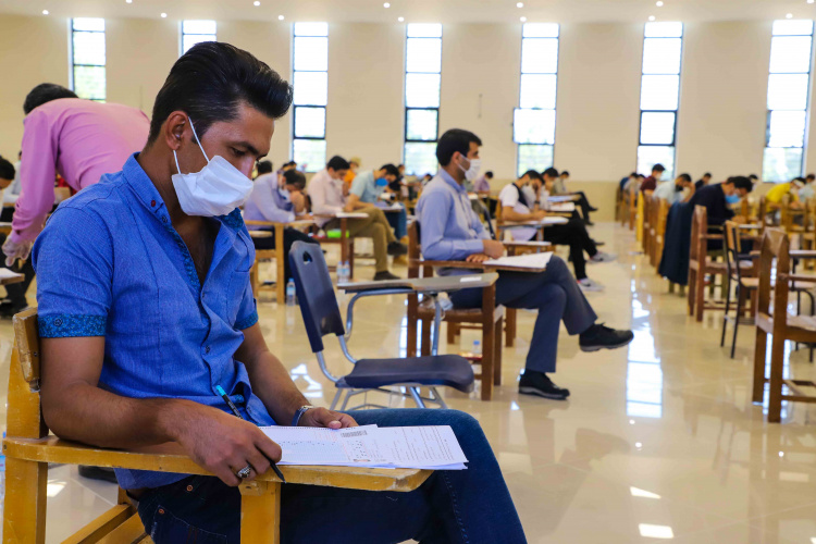 آزمون ورودی مقطع دکتری «Ph.D» (نیمهمتمرکز) سال ۱۳۹۹ با رعایت تمام پروتکل های بهداشتی برگزار شد