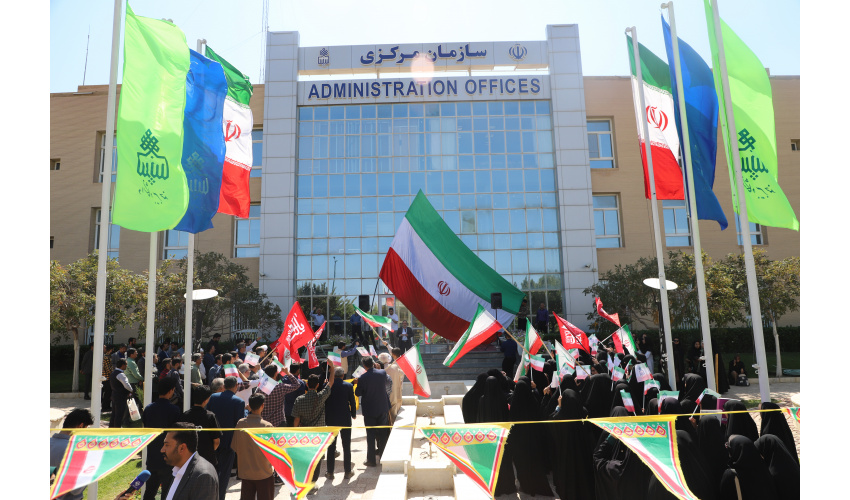 اهتزاز پرچم جمهوری اسلامی ایران در دانشگاه بیرجند؛ آغاز سال تحصیلی با ادای احترام به نماد هویت و وحدت ملی